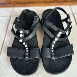Black Vionic Mikah orthopedic sandals